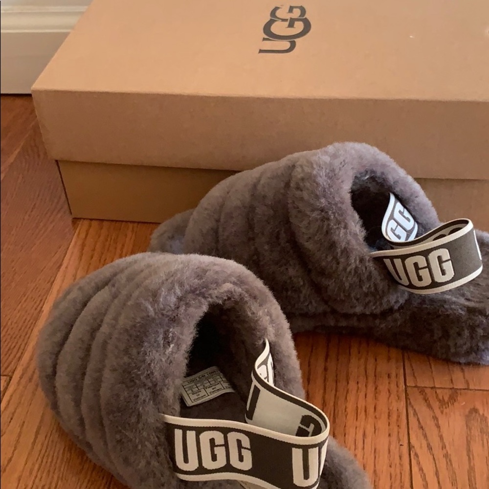 Size 6 Grey Fuzzy Ugg slippers
